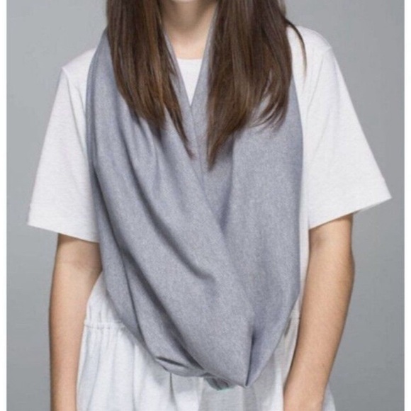 Lululemon Vinyasa Mint moment Gray and teal infinity wrap scarf - Picture 4 of 13